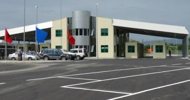 Arrestohet francezi në Muriqan  tentoi të kalonte kufirin me shtetasen e mbyllur në valixhe në mënyrë të paligjshme