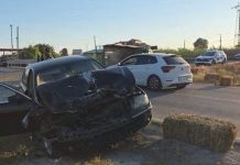 Aksident i rëndë në aksin e vjetër Fier–Vlorë, “BMW” përplaset me kamionçinën, plagoset pasagjeri
