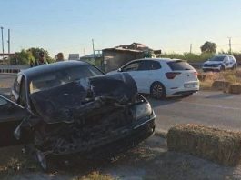 Aksident i rëndë në aksin e vjetër Fier–Vlorë, “BMW” përplaset me kamionçinën, plagoset pasagjeri