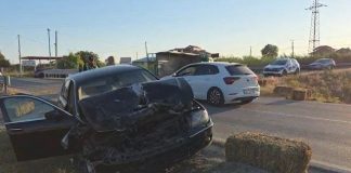 Aksident i rëndë në aksin e vjetër Fier–Vlorë, “BMW” përplaset me kamionçinën, plagoset pasagjeri