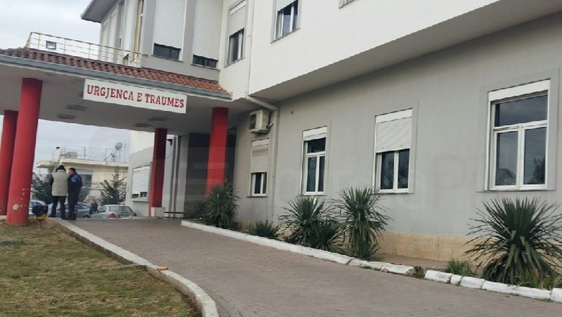 Ra nga soleta teksa riparonte çatinë në Sarandë  plagoset rëndë 44 vjeçari  dërgohet me helikopter drejt Traumës
