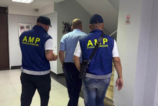  Basti i fundit  Tre persona të arrestuar për organizimin e lojërave të fatit  mes tyre edhe një punonjës policie