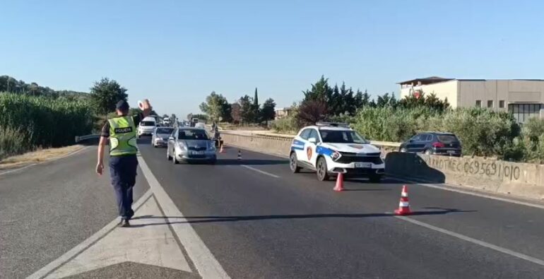 Aksident në Lushnje  Përplaset nga fuoristrada  e moshuara përfundon në spital