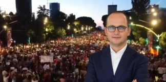 “Pse i jepen miliona euro një artisti privat kur vendi ka probleme?” – Ditmir Bushati: Protestat i kanë dhënë Shqipërisë imazhin që nuk ka para e koncert që e krijon!