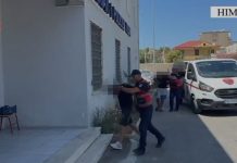 Tentuan të grabisnin me dhunë një 70-vjeçar në Borsh duke i hyrë në banesë, pranga tre ‘skifterëve’. Njëri ishte në “arrest shtëpie”