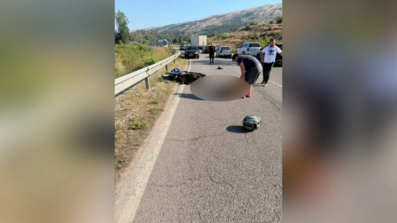 Aksident i rëndë në aksin Gjirokastër Tepelenë  Përplaset me maunen  drejtuesi i motoçikletës humb njërën këmbë
