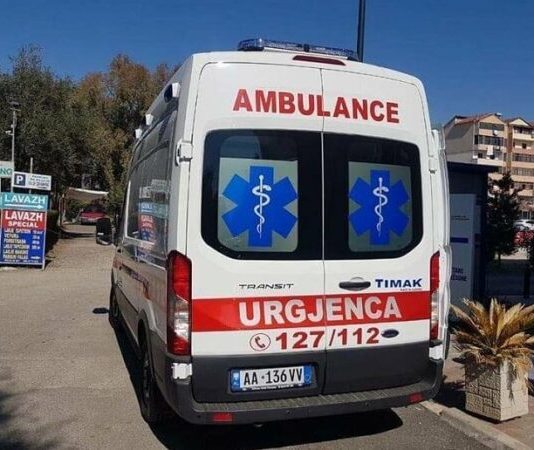 Ra nga 3 metra lartësi, 5-vjeçari dërgohet me urgjencë në Spitalin e Traumës në Tiranë