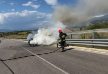 Përfshihet nga flakët ‘Benzi’ në aksin Qafë Plloçë-Pogradec, dyshimet e para