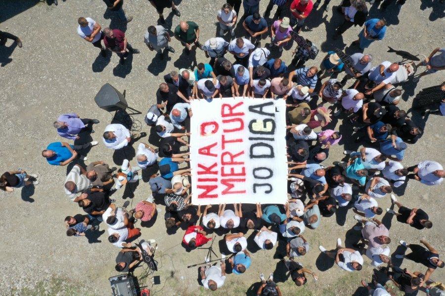 Banorët e Nikaj Mërturit protestojnë kundër ndërtimit të tre digave në lumin e Mërturit