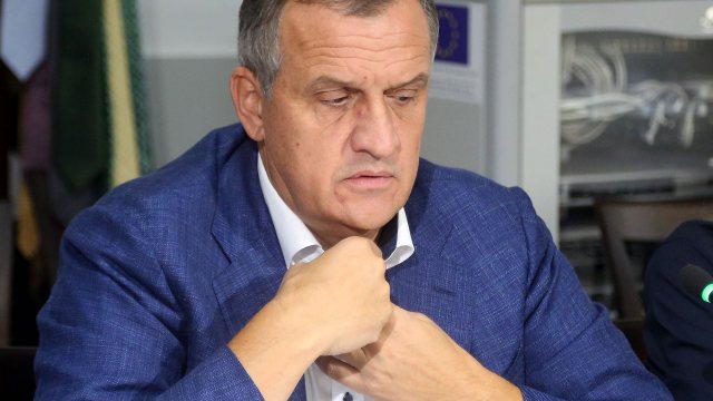 Lirohet nga burgu Ish ministri i Shëndetësisë Ilir Beqaj  do të vazhdoj masën e sigurisë  arrest shtëpie 