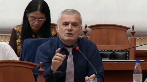 Skandali 110 milionë euro i dy rrangallave të papuna lundruese në Vlorë