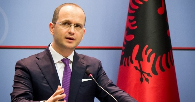Bushati alarm për ngritjen e Kosullatës sërbe në Shkodër   Karshillëk ndaj Malit të Zi  vendim i gabuar në plan strategjik 