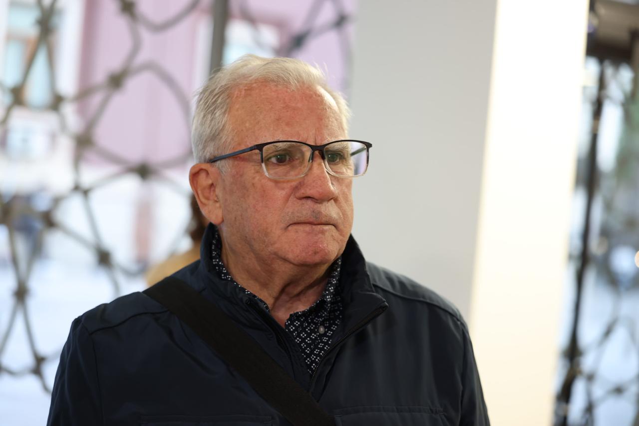 Luan Jaupi   Artisti që sheh përtej