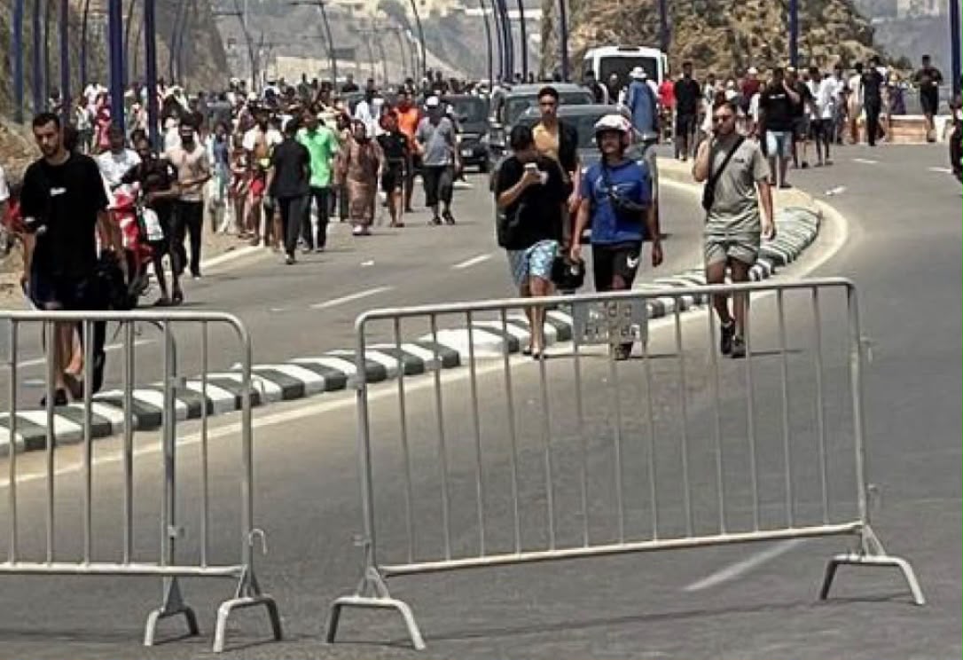 Spanja dërgon ushtarë  Valë migracioni drejt esklavës spanjolle Ceuta  Mbi 40 000 persona mërrijnë  18 humbin jetën