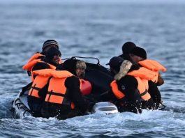 Rikthehen gomonet me emigrantë klandestinë në Vlorë, shpëtohen 11 persona në det