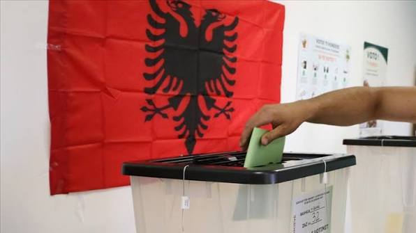 Me 50 arka  banaking  mbyllen zgjedhjet nëShqipëri