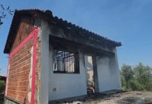 Zjarri shkrumbon një shtëpi të pabanuar në Stan Karbunarë të Lushnjës/ Dyshohet për shkëndijë elektrike