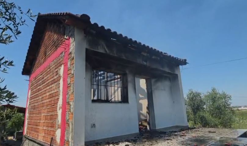 Zjarri shkrumbon një shtëpi të pabanuar në Stan Karbunarë të Lushnjës  Dyshohet për shkëndijë elektrike