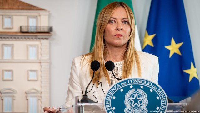 Italia ul përkohësisht taksat mbi naftën