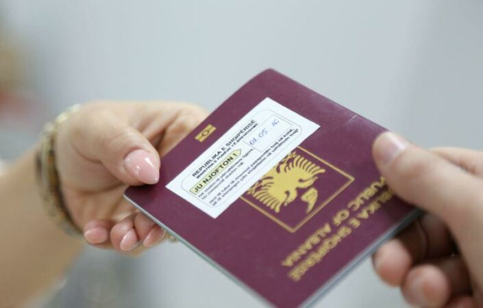 Më pak interes për pasaportën shqiptare  bie me 46  shtetësia shqiptare për të huajt me 2025