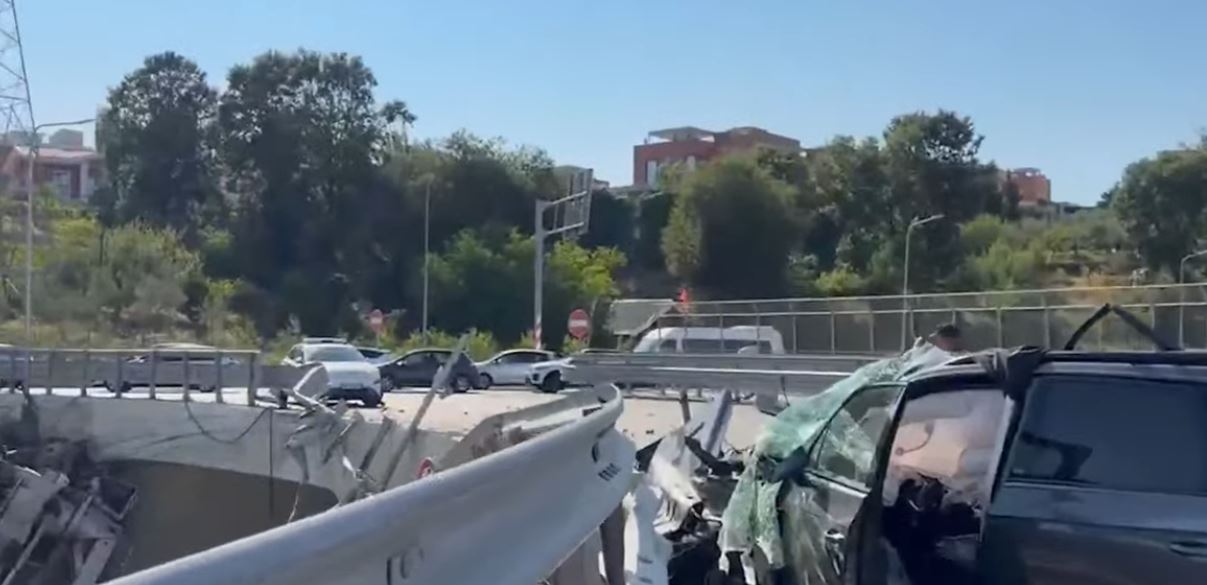 Aksidenti tragjik në rrethrrotullimin e Saukut me një viktimë  policia njoftim zyrtar  Betonierja çau barrierat  Një tjetër person në gjendje të rëndë