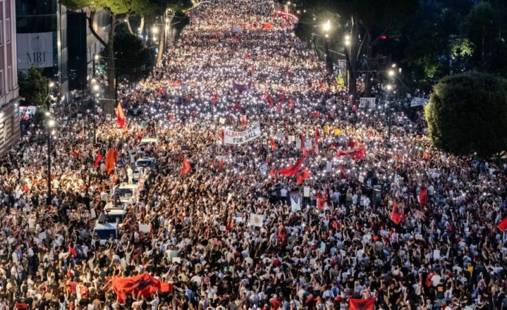 Revolta nuk ndalet  Sot protesta e 45 të për dorëheqjen e kryeministrit  Qytetarët  Të marrim në dorë fatet e vendit 