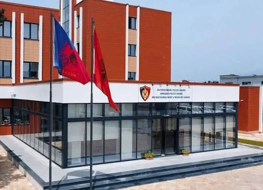 Nën kërcënimin e armës i vodhën para çiftit të turistëve  një i arrestuar dhe dy të proceduar në Shkodër