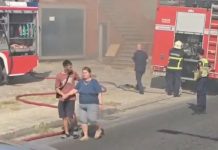 Digjet një magazinë në Shkozet, kabllot e tensionit bien në tokë/ Gjysma e qytetit pa energji