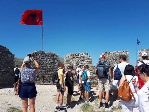 Rreth 5 milionë turist  vizitojnë Shqipërinë në 6 muaj  Dominojnë turistët nga Europa Jugore