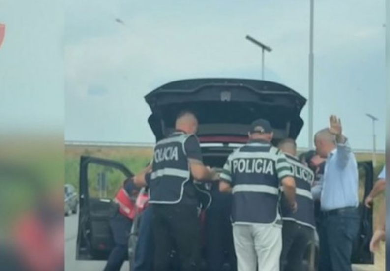 Vrasja në Ksamil  Policia  Turisti nuk ishte francez  por nga Portugalia  Cili ishte roli i dy turqve që po transportonin autorin