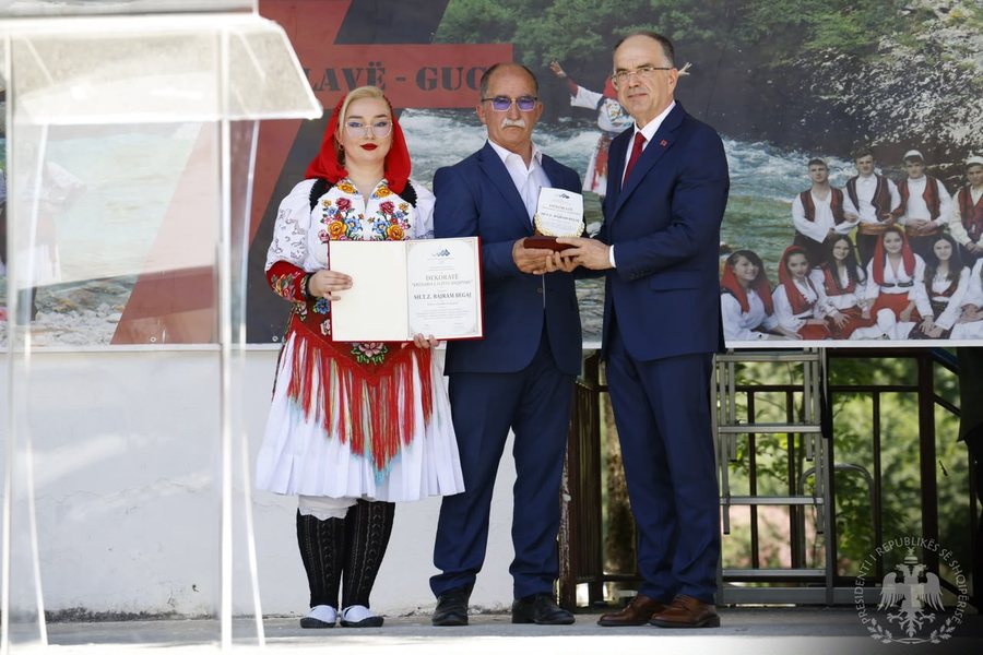 Presidenti Begaj vizitë në Plavë dhe Guci  Ruajtja e trashëgimisë kombëtare është përgjegjësi e të gjithëve