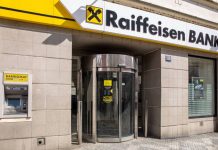 Raiffeisen zhvat qytetarët në të gjitha anët: Lekët i merr, gjobën s’e heq nga sistemi