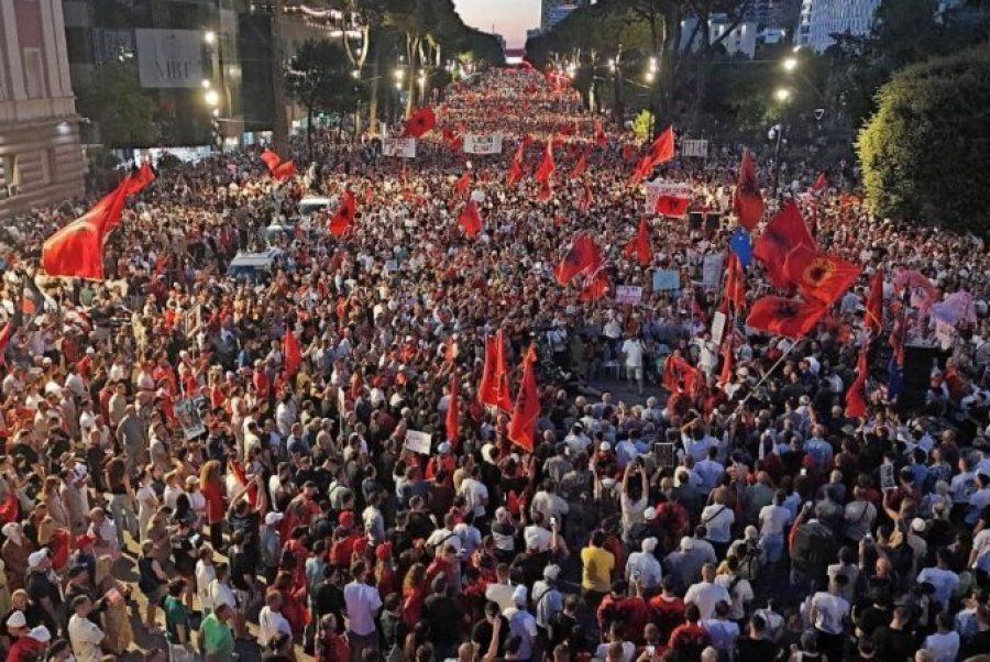 Të pandalshëm prej 76 ditësh  protestuesit sot sërish kundër qeverisë