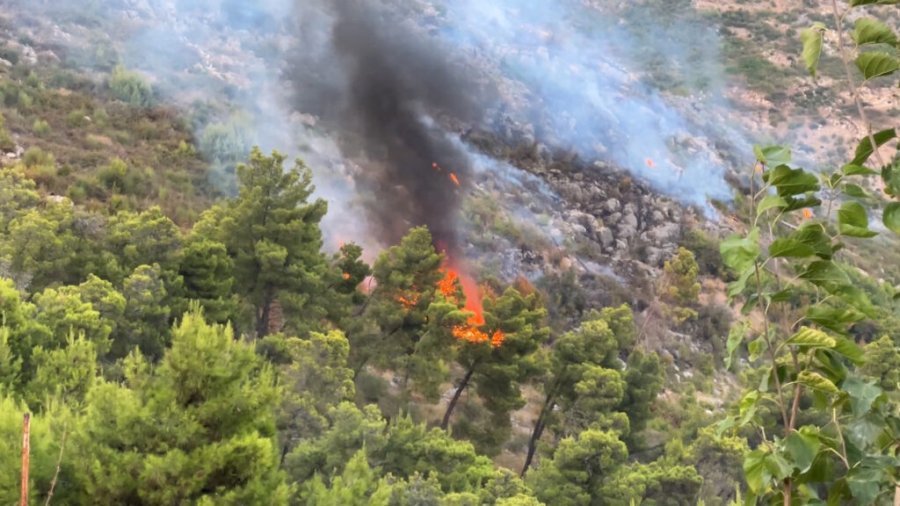 Zjarret përfshijnë vendin  disa vatra ende aktive nga Dajti në Vilëz
