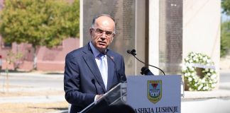 Presidenti Begaj nderon viktimat e internimit nga regjimi komunist: Ruajtje e kujtesës, mësim për brezat e ardhshëm