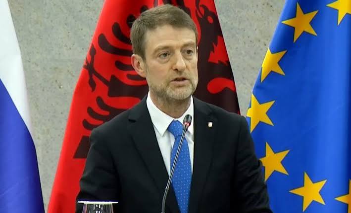 Shqipëria reagon pas deklaratave të Vuçiçit për ndryshimin e rrjedhës së lumit Ibër  Hoxha  Uji nuk mund të përdoret si armë presioni për të   