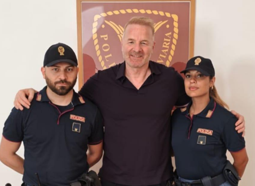 Pas funeralit të Barezit  Igli Tare bie pre e hajdutëve  e vjedhin në tren  Reagon policia italiane