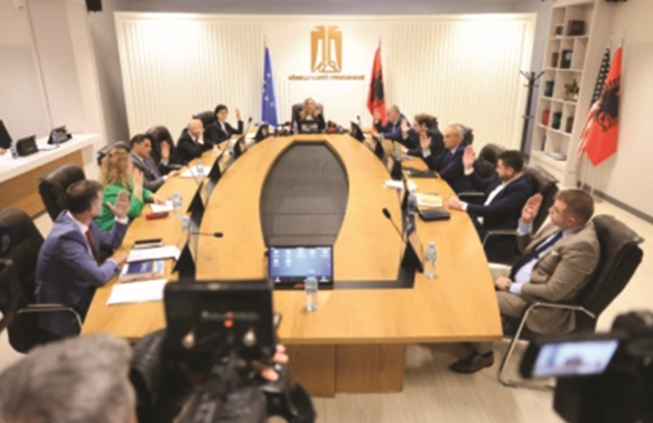 Gara për Prokurorin e Përgjithshëm fut në sherr anëtarët e KLP së  Pesë prokurorë kërkojnë drejtimin e institucionit