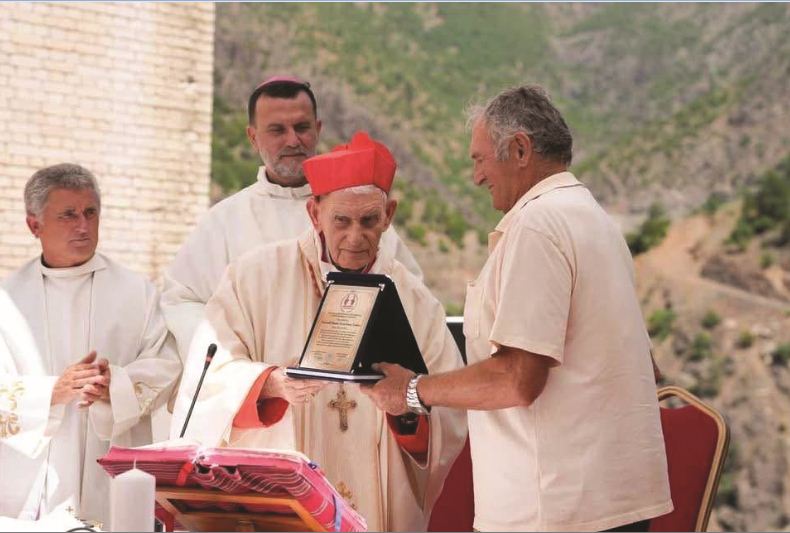 Beqir Sina  Në gërmadhat e burgut famëkeq të Spaçit  Meshë e Shenjtë dhe u nderua kujtimi i të përndjekurve politikë