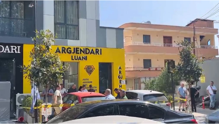 Grabitja e argjendarisë në Paskuqan  autorët vodhën flori me vlerë 1 5 milionë lekë  skema që përdorën
