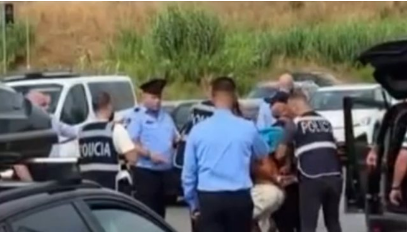 Detaje nga arrestimi i autorit të vrasjes së 20 vjeçarit në Ksamil  Truprojan i  Principotes  u kap në bagazh  mjeti drejtohej nga një grua  pasagjer   