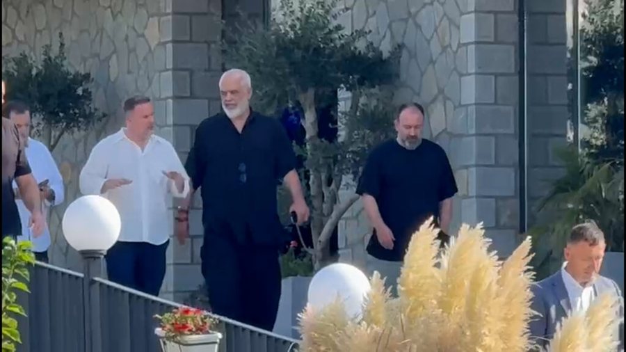 Kryebashkiaku akuza të forta qeverisë  Më përjashtuan nga takimi  Kumbaro bllokon investimet për të shkrirë Memaliajn