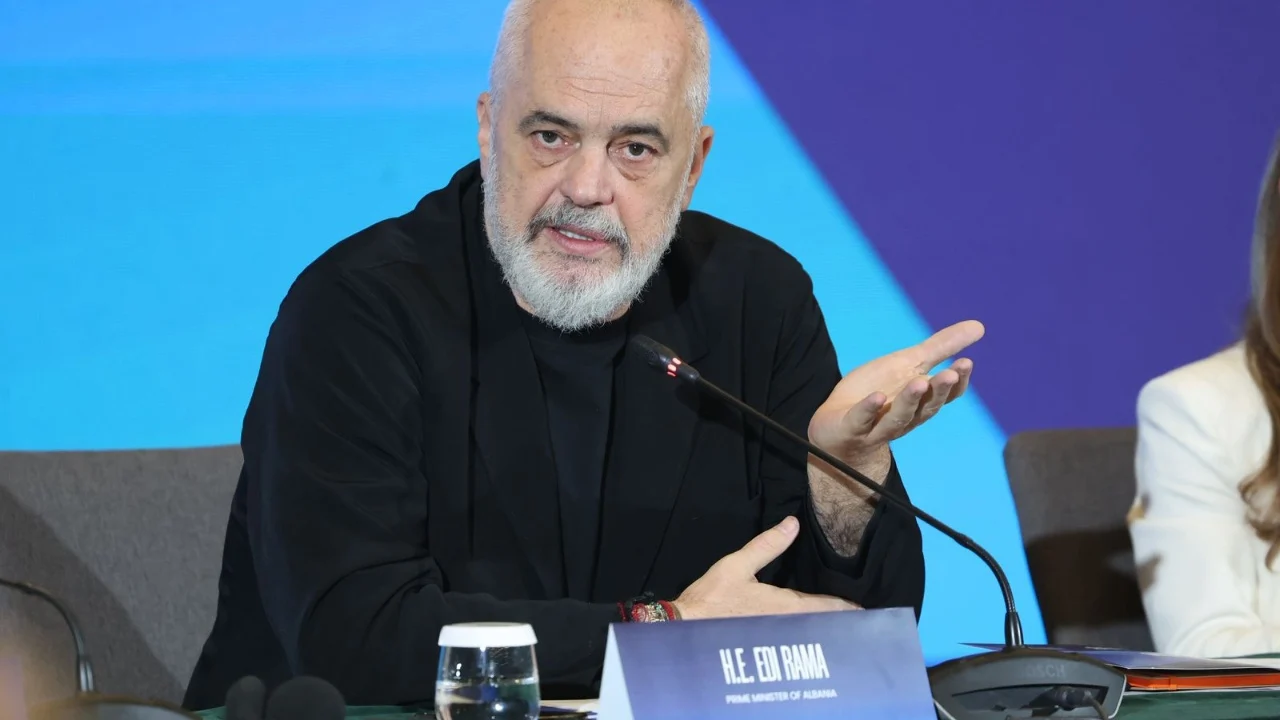Kryeministri Rama  Udhëtarët e huaj në port  pushtojnë  Vlorën