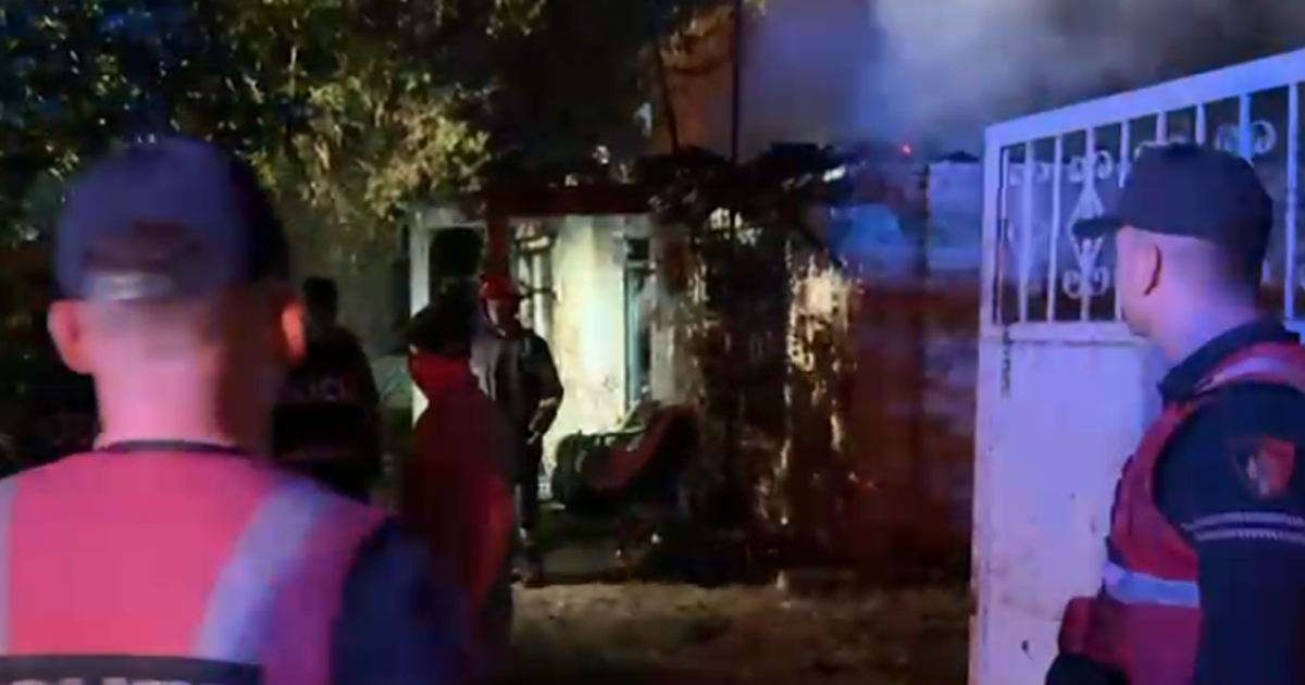 Çatia e banesës shembet nga flakët  humb jetën 70 vjeçari në Fier