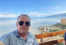 Suplementi Pena Shqiptare/ Kastriot Molla: Babai uron vajzën