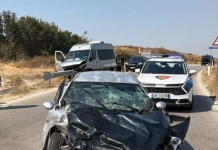 Aksident në Selenicë, përplasen automjeti dhe furgoni, 6 persona të lënduar