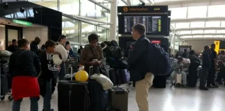 Kaosi në aeroportet britanike/ Anulohen rreth 200 fluturime, shkak një problem teknik në sistemin e kontrollit të trafikut ajror