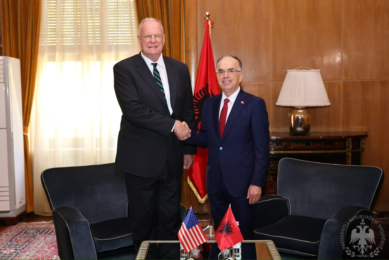 Presidenti Begaj priti ambasadorin e ri të SHBA në Tiranë  Eric Wend  Pamje nga takimi