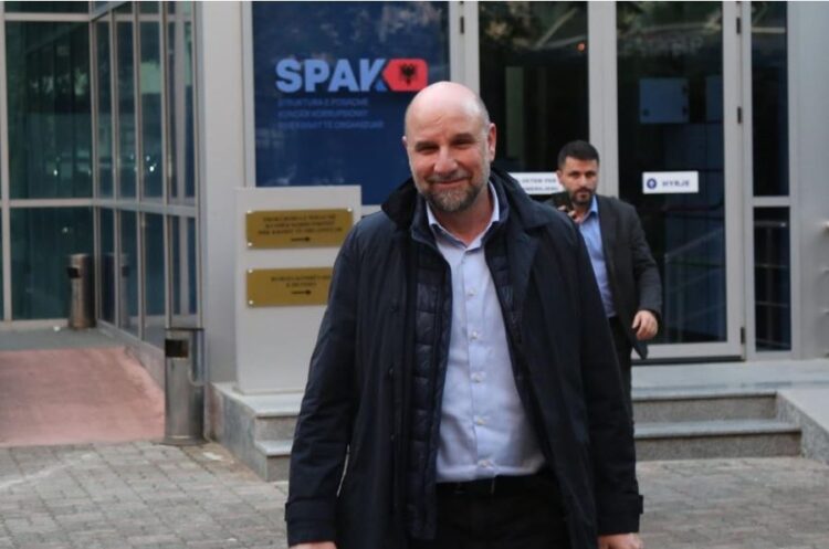 Dritan Agolli  sazexhiu që po shpërdon miliardat e qytetarëve me investime  të kota 