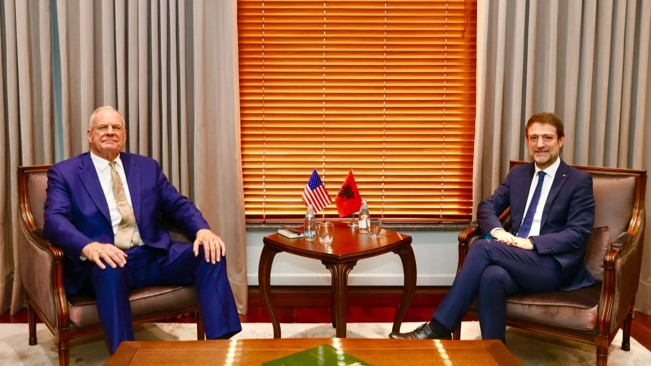 Takimi me Ambasadorin e ri të SHBA së  ministri Hoxha  Forcim i partneritetit strategjik  zgjerim i mundësive në ekonomi dhe investime